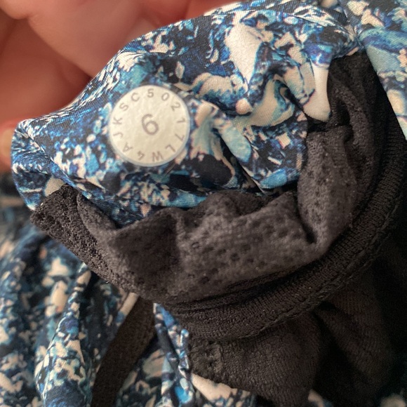 Lululemon Gather Me Slightly Jacket 
2017 Seawheeze Tofino Shells Multi Black 6 - Picture 5 of 11